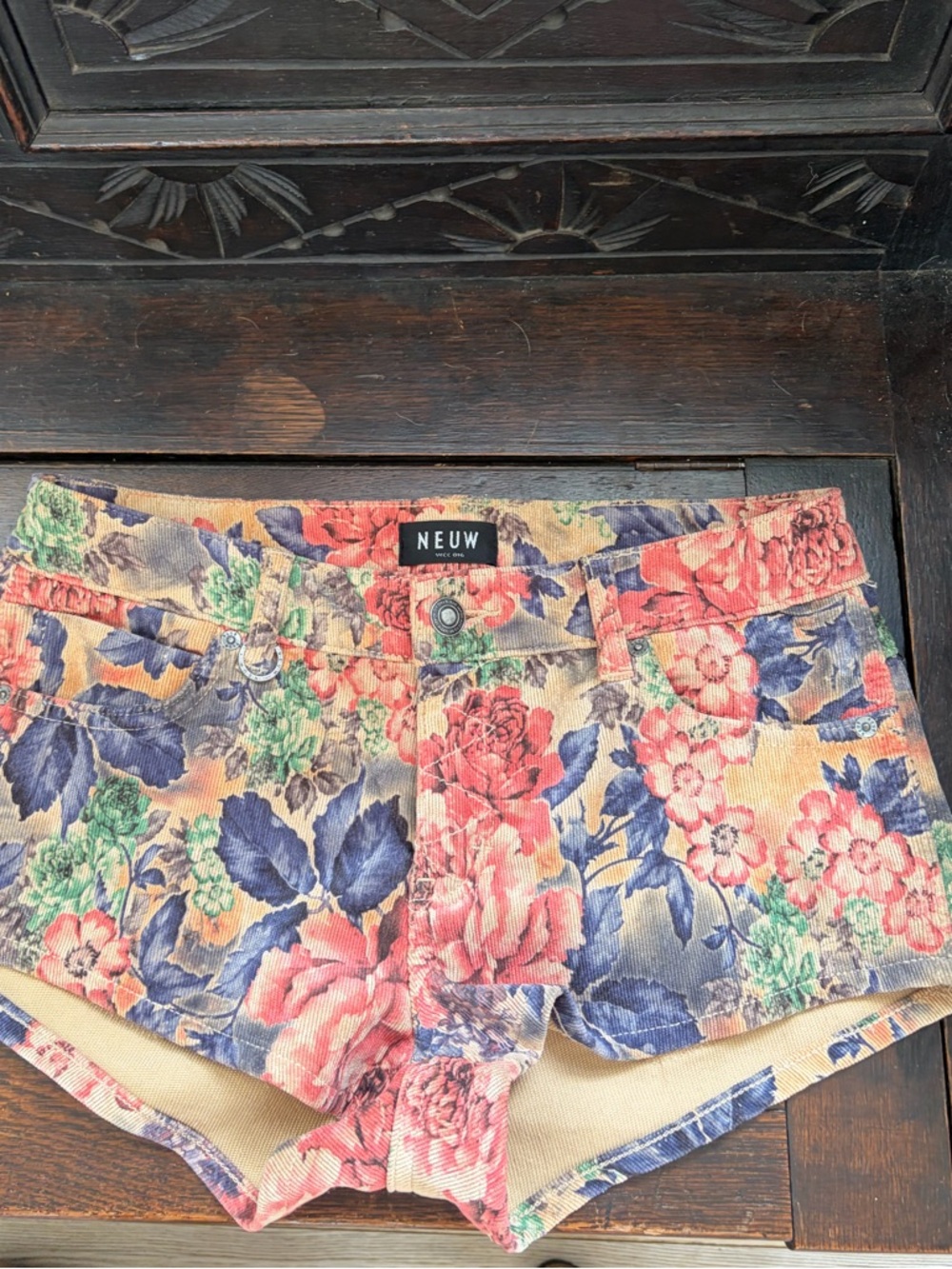 Neuw floral shorts 26 corduroy